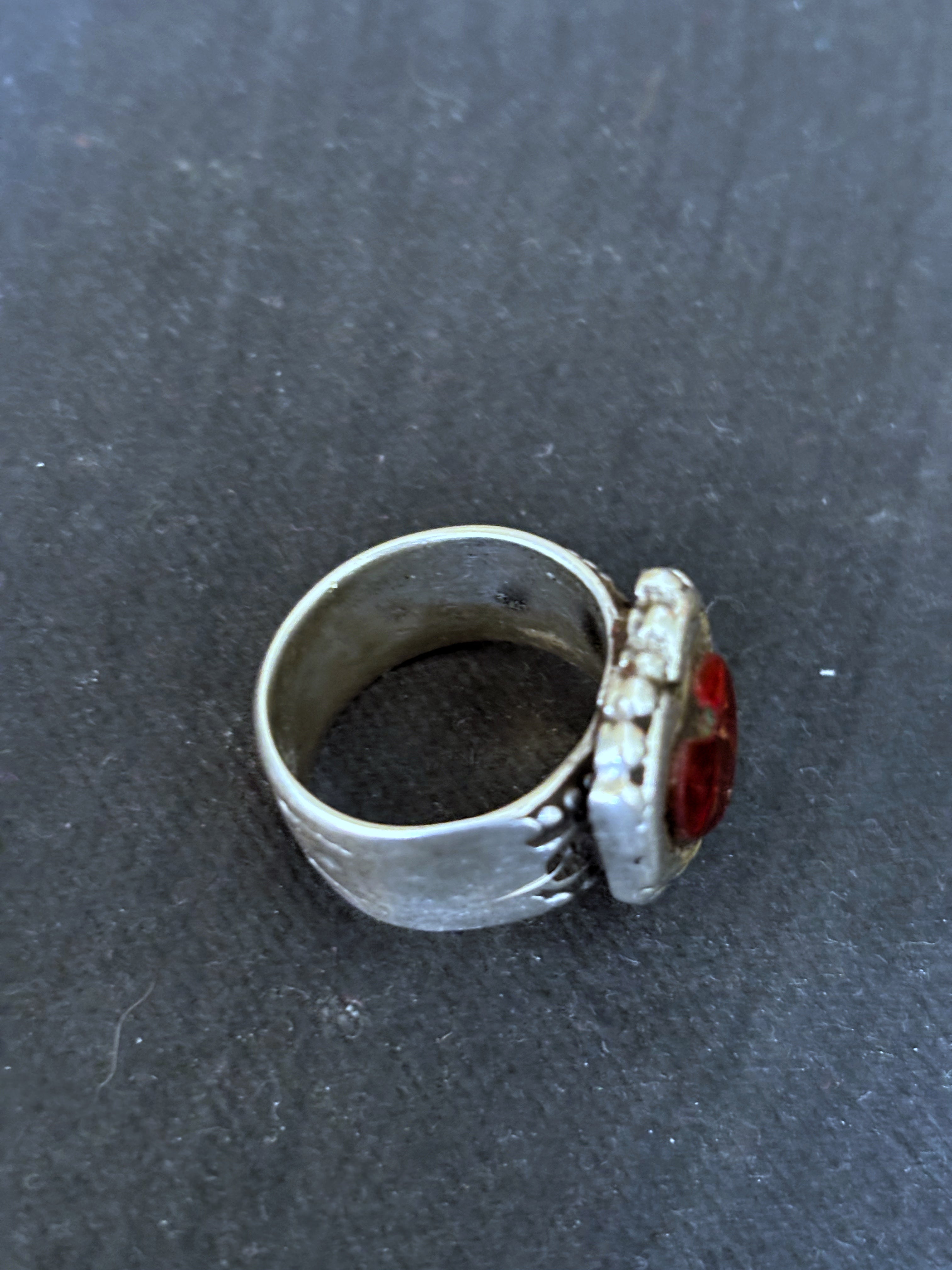Vintage Silver Red Heart Finger ring