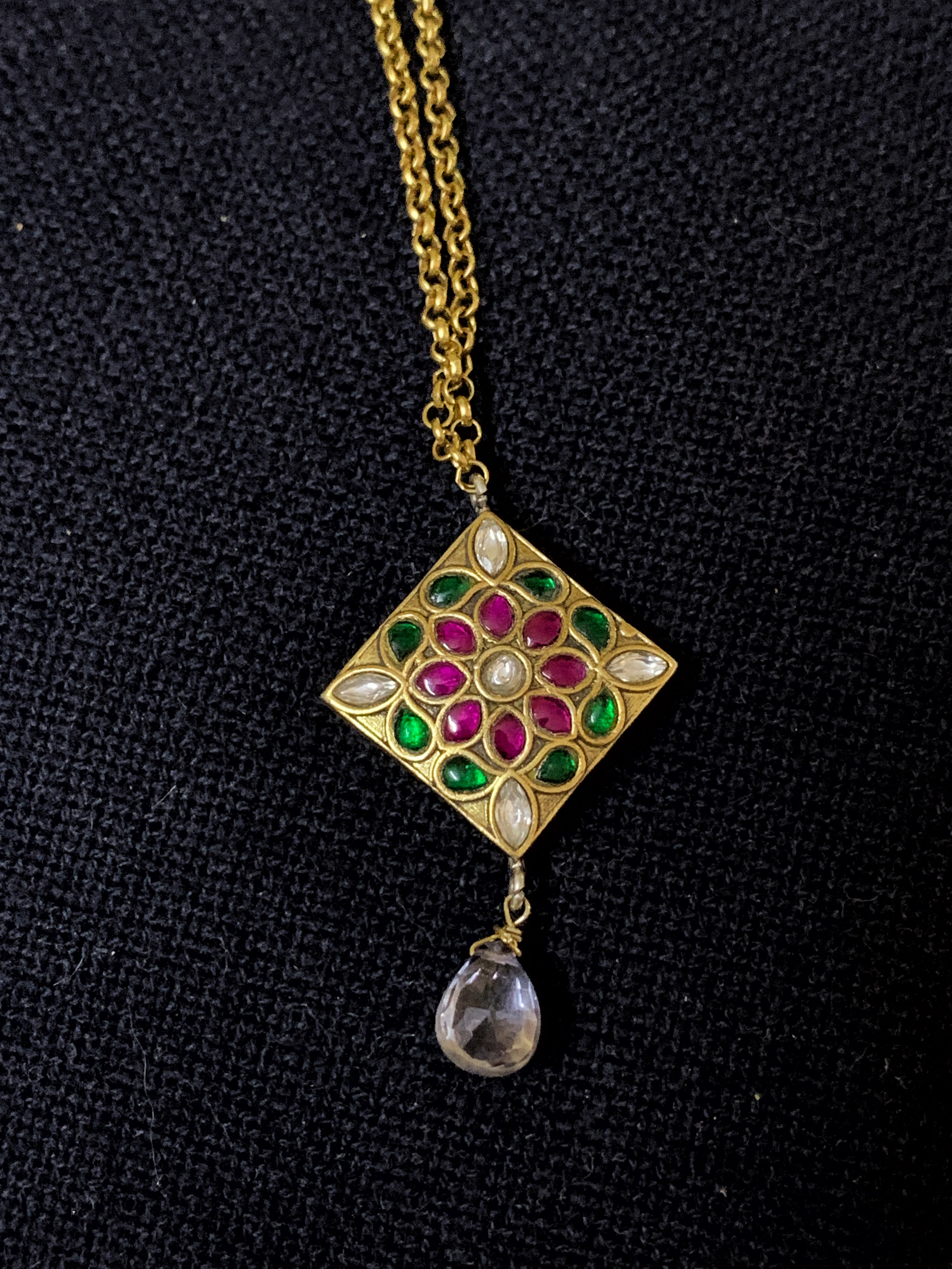 Delicate Kundan Pendant