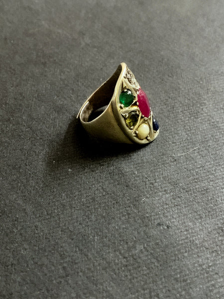 Oval Navarathna Finger ring