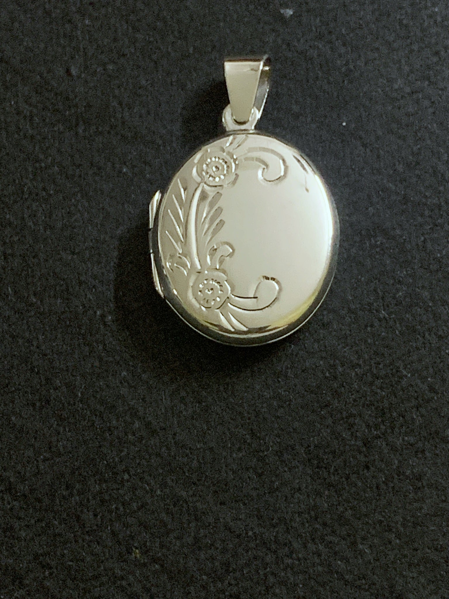 Round Openable Pendant